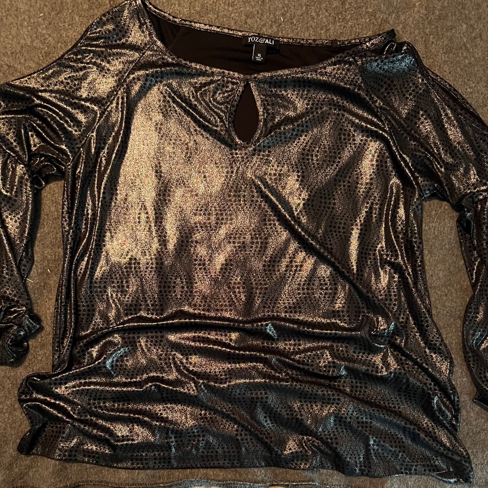 Women’s Cold Shoulder Top size XL